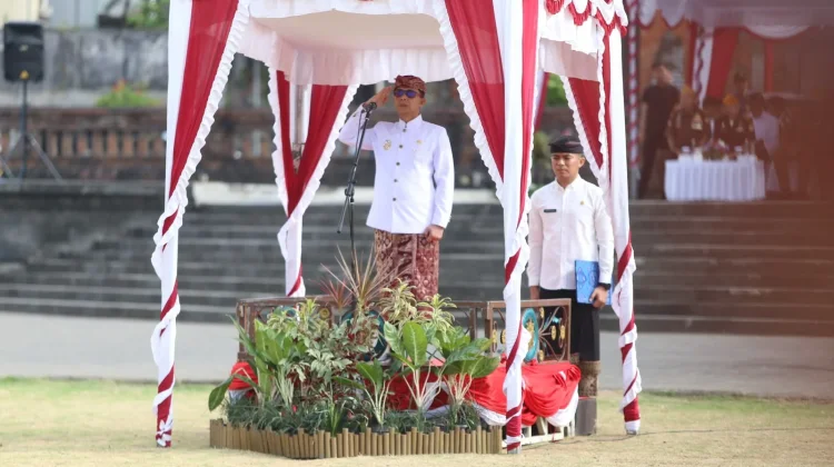 Pemkab Klungkung Serahkan Bantuan Rp3,8 Miliar untuk Nelayan dan Petani