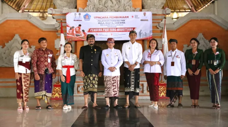 Buka Pelatihan Pembina PMR Klungkung, Bupati Satria: Cetak Generasi Berkarakter
