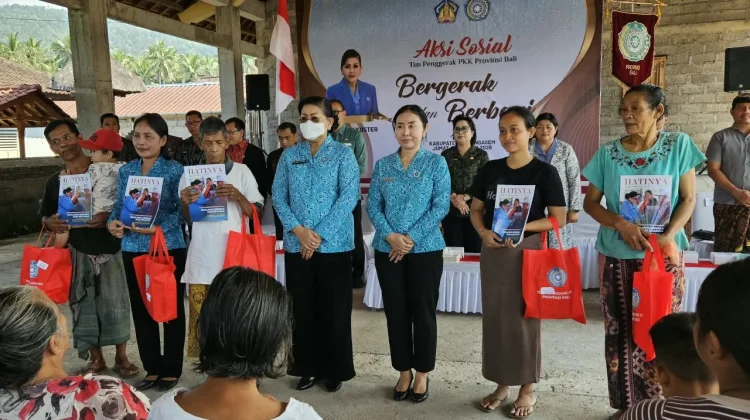 TP PKK Bali Salurkan Bantuan untuk 150 Warga Karangasem