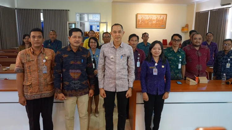 Wakil Bupati Klungkung Pimpin Rapat PGRI, Minta Momentum HUT Perkuat Solidaritas