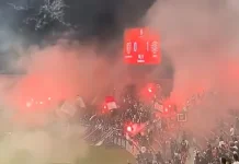 Flare dan Kembang Api Hentikan Laga Bali United Kontra Persija