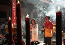 Rayakan Imlek. Umat Khonghucu Gelar Sembahyang Tutup Tahun