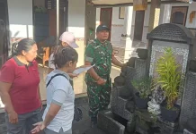 Babinsa Semarapura Kaja Gencarkan PSN Cegah DBD