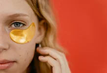 Ini Lima Langkah Cepat Bikin Concealer Bawah Mata Anti-Crack