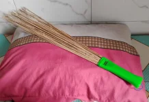 Sapu Lidi Kasur: Tradisi Kebersihan Sederhana dengan Manfaat Kesehatan Nyata