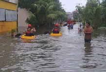 Tim SAR Gabungan Evakuasi  Korban Banjir di Dewi Sri Legian