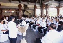 Kader Posyandu Desa Terima Paket Sembako