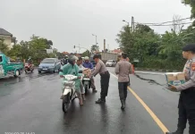 Satpamobvit Polres Badung Berbagi Takjil Ramadan