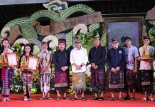 Sekda Eddy Mulya Tutup Utsawa Dharma Gita dan Bulan Bahasa Bali 2026