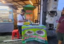 Hujan Dorong Minat Masyarakat pada Takjil Hangat