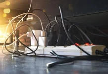 Charger Menancap: Pemborosan Kecil Berdampak Besar.