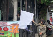 Satpol PP Denpasar Tertibkan Puluhan  Media Promosi Ilegal