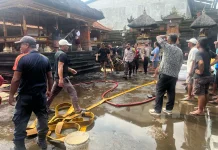 Kebakaran Bale Piasan Gede Pura Dalem Dlod Tukad Batubulan