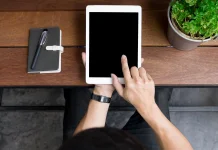 Dari Tekanan ke Sentuhan Halus: Layar Sentuh yang Mengubah Peradaban Gadget