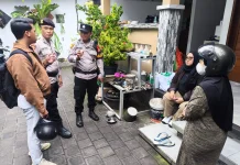 Tindaklanjuti Laporan 110, Polsek Densel Tangani Laka Lantas