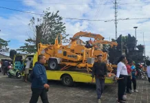 Menteri LH Serahkan Wood Chipper di Pantai Jimbaran untuk Tangani Sampah Kiriman