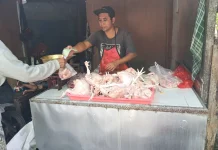 Pedagang Ayam Potong di Kuta Keluhkan Penurunan Penjualan