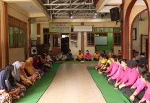 Safari Ramadhan, Kapolres Gianyar Serahkan Sembako di Masjid Nurul Yaqin