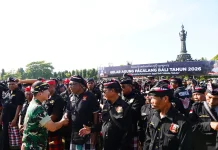 Sinergi Aparat dan Kearifan Lokal, Pangdam IX/Udayana Hadiri Gelar Agung Pecalang