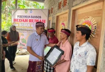 Serahkan Bedah Rumah, Bupati Jembrana Tekankan Konsep Asta Kosala-Kosali