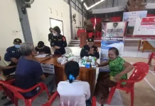 Sinergi KRJ-Polres Jembrana, Layani Kesehatan dan Sembako Lansia