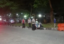 Polres Bandara Ngurah Rai Patroli Malam di Parkir Motor Terminal