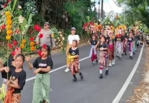 Pawai Ogoh-ogoh TK Kertasari dan SDN 6 Singakerta Sambut Nyepi Caka 1948