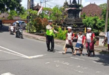 Polsek Banjarangkan Rutin Laksanakan Pengaturan di Simpang Empat Takmung
