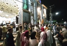 Babinsa Dauh Peken Amankan Malam Takbiran