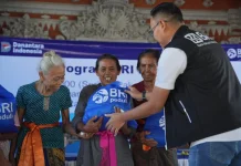 BRI Salurkan 1.000 Paket Sembako di Desa Sarimekar Buleleng