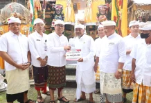 Wawali Arya Wibawa Hadiri Karya Mamungkah di Pura Taman Sari Padangsambian