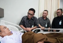 Dirut BPJS Ketenagakerjaan Sambangi Peserta yang Dirawat di Rumah Sakit