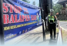 Polsek Mengwi Pasang Spanduk Stop Balap Liar