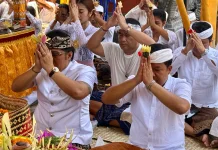 Wagub Giri Prasta Ikuti Prosesi Melaspas Sanggah Gede Kubon Tubuh Kuthawaringin