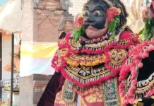 Topeng Penasar Tokoh Penting dalam  Penghubung Cerita