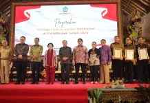 Pemkot Denpasar  Terima Sertifikat HAKI Tari Sekar Jempiring