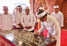 Walikota Jaya Negara Tandatangani Prasasti di Desa Adat Pedungan