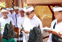 Wali Kota Jaya Negara Hadiri Karya Melaspas Pura Kawitan Batur Panti Tembawu