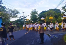 Sinergi Pengamanan Melasti Desa Adat Pesinggahan, Prosesi Berjalan Aman