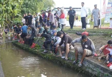 Bupati Satria Buka Lomba Mancing Air Deras di Desa Adat Pau