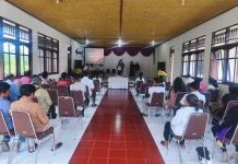 Jaga Toleransi dan Keamanan, Babinsa Kawal Misa Jumat Agung di Tegallalang