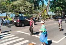 Pengamanan Hari Saraswati di Pura Goa Lawah