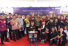 Menkum Serahkan 146 Sertifikat KI di Bali