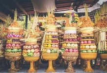 Banten Mengandung Simbol-simbol Suci