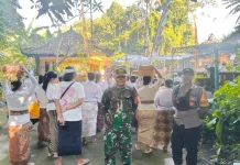 Babinsa Beraban Amankan Pujawali Pura Puseh Kediri Tabanan
