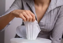 Jangan Pakai Tisu Basah untuk Hapus Makeup, Ini Alasannya!