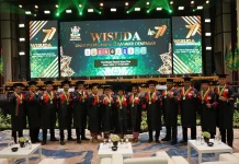 Ibu dan Anak Wisuda bersama di Unmas Denpasar, Raih Gelar Magister Hukum