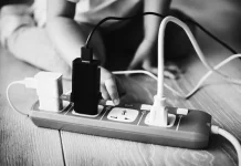Evolusi Colokan Listrik: Dari Bohlam Lampu Hingga Standarisasi Global