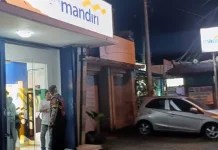 Patroli Malam Minggu, Polsek Abiansemal Sambangi Perbankan dan Jalur Sepi