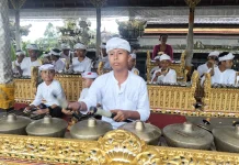 Sanggar Alit Sundari Ngayah di Pura Agung Besakih
